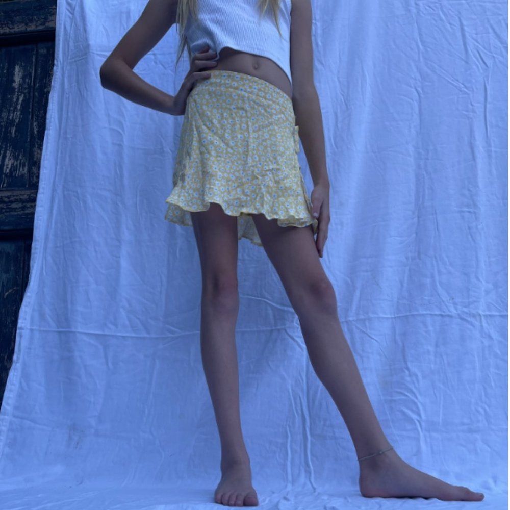 ZARA KIDS/Zara Kids Skirt/Yellow Floral Design/Size 7